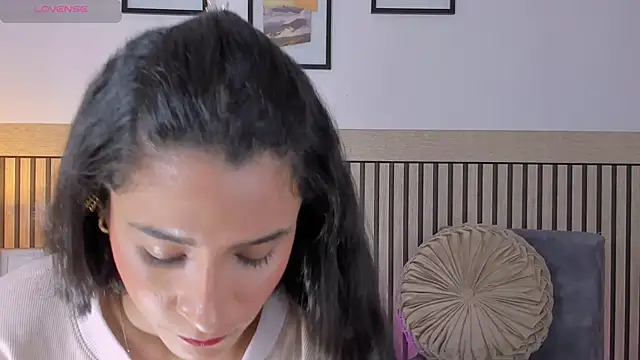 Snapshot of hanna_mils chatting on 09-15-25, 03:39 hanna mils online show from 09-15-25, 03:39