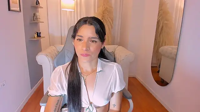 Snapshot of hanna_mils chatting on 02-27-26, 03:50 hanna mils online show from 02-27-26, 03:50