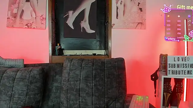 Snapshot of _LuanaDabbraccio chatting on 10-03-25, 10:51 LuanaDabbraccio online show from 10-03-25, 10:51