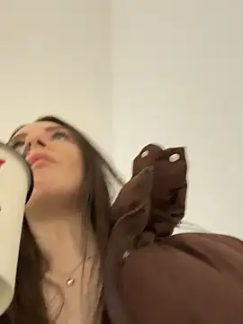 MilaBee online show from 04-21-26, 06:52