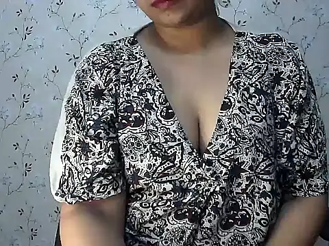 Snapshot of sonali4 chatting on 09-10-25, 02:39 sonali4 online show from 09-10-25, 02:39