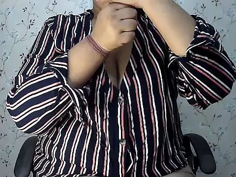 Snapshot of sonali4 chatting on 09-12-25, 03:45 sonali4 online show from 09-12-25, 03:45