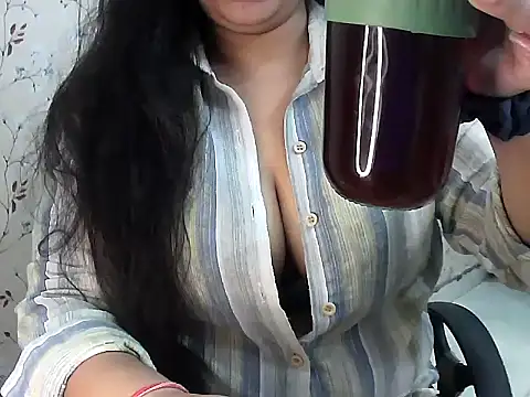 Snapshot of sonali4 chatting on 11-13-25, 10:47 sonali4 online show from 11-13-25, 10:47