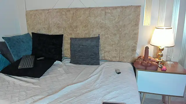 angelinarouse  online show from 11-23-25, 04:51