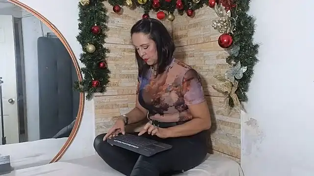 Amadamilf1980 online show from 12-05-25, 08:49