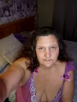 MissQueenBeex online show from 11-05-25, 07:25