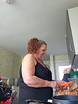 MissQueenBeex online show from 11-09-25, 01:09