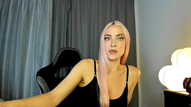 Snapshot of _Miss_Valentina_ chatting on 10-23-25, 12:04 Miss Valentina online show from 10-23-25, 12:04