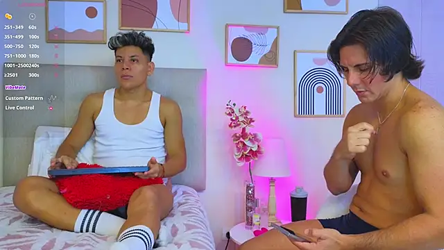 Snapshot of Almiboys chatting on 09-25-25, 03:43 Almiboys online show from 09-25-25, 03:43