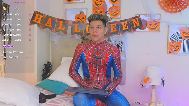 Snapshot of Almiboys chatting on 10-29-25, 08:32 Almiboys online show from 10-29-25, 08:32