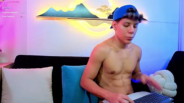 Snapshot of Almiboys chatting on 01-11-26, 10:37 Almiboys online show from 01-11-26, 10:37