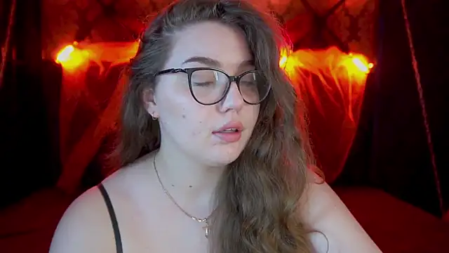 LuxSopphia online show from 10-28-25, 08:11