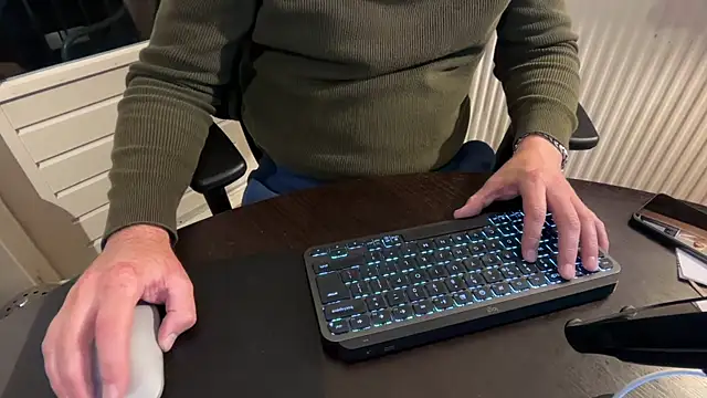 Snapshot of MaxiDimi chatting on 10-30-25, 09:59 MaxiDimi online show from 10-30-25, 09:59