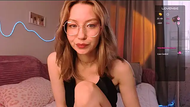 Snapshot of Lilo_Sims chatting on 09-15-25, 02:55 Lilo Sims online show from 09-15-25, 02:55