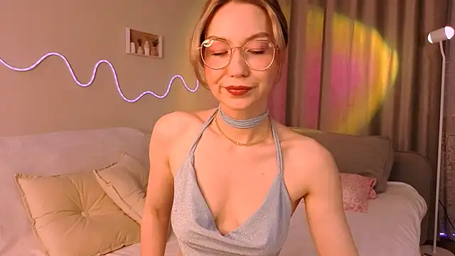 Snapshot of Lilo_Sims chatting on 09-29-25, 01:00 Lilo Sims online show from 09-29-25, 01:00