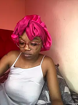 Snapshot of YummyMelanin117 chatting on 11-19-25, 01:44 YummyMelanin117 online show from 11-19-25, 01:44