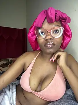 Snapshot of YummyMelanin117 chatting on 11-25-25, 07:47 YummyMelanin117 online show from 11-25-25, 07:47