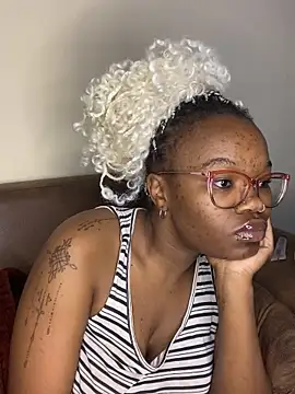 YummyMelanin117 online show from 04-15-26, 01:34