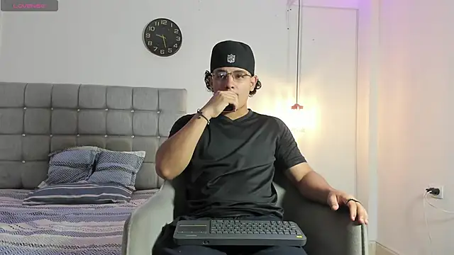 samxx muscle online show from 10-27-25, 02:43