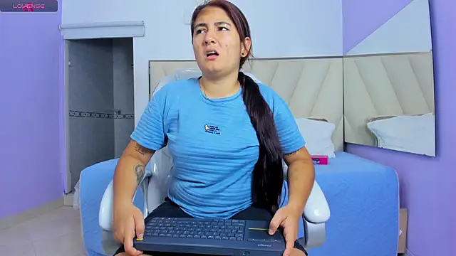 Snapshot of Katha03_ chatting on 03-06-26, 08:27 Katha03 online show from 03-06-26, 08:27