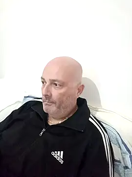 Alexis Bull online show from 10-16-25, 05:14