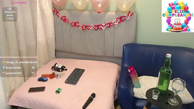 samara novoa online show from 10-25-25, 04:35