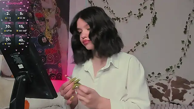 Snapshot of secret_princess chatting on 03-21-25, 05:54 secret princess online show from 03-21-25, 05:54