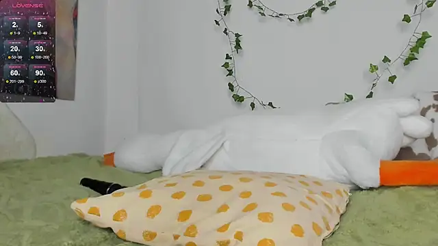 Snapshot of secret_princess chatting on 10-05-25, 02:32 secret princess online show from 10-05-25, 02:32