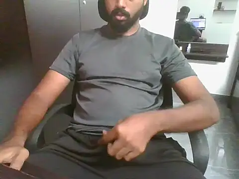 lovelyakash69 online show from 10-13-25, 04:23