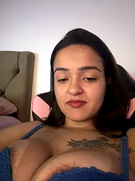 Snapshot of Manu_2002_ chatting on 10-21-25, 01:17 Manu 2002 online show from 10-21-25, 01:17