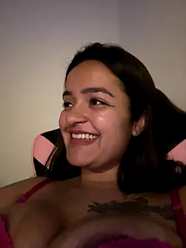 Snapshot of Manu_2002_ chatting on 10-21-25, 01:45 Manu 2002 online show from 10-21-25, 01:45