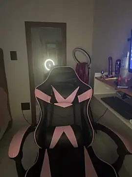 Snapshot of Manu_2002_ chatting on 02-08-26, 02:37 Manu 2002 online show from 02-08-26, 02:37