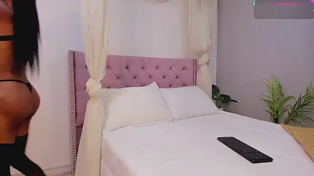 Snapshot of MelanieMiller_ chatting on 11-11-25, 05:29 MelanieMiller online show from 11-11-25, 05:29