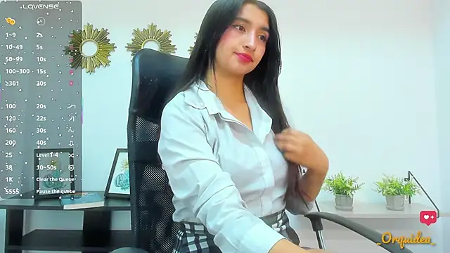 Snapshot of _Orquidea_ chatting on 09-19-25, 01:23 Orquidea online show from 09-19-25, 01:23