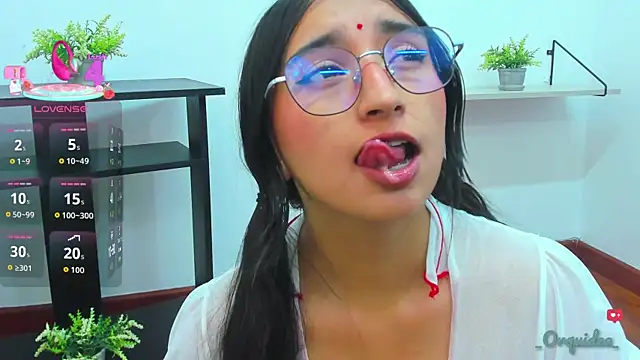 Snapshot of _Orquidea_ chatting on 11-05-25, 01:11 Orquidea online show from 11-05-25, 01:11