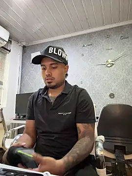 Snapshot of PapiStan chatting on 10-31-25, 02:18 PapiStan online show from 10-31-25, 02:18