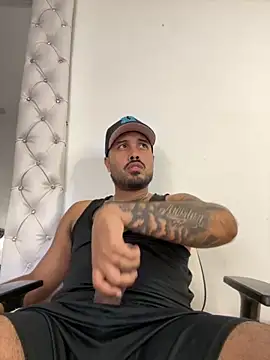 Snapshot of PapiStan chatting on 12-05-25, 04:21 PapiStan online show from 12-05-25, 04:21