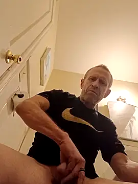 Snapshot of moasslicker chatting on 03-20-25, 05:57 moasslicker online show from 03-20-25, 05:57