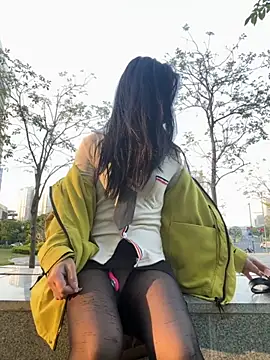 Snapshot of AiBanana chatting on 11-28-25, 09:23 AiBanana online show from 11-28-25, 09:23