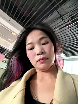 Snapshot of AiBanana chatting on 12-17-25, 07:25 AiBanana online show from 12-17-25, 07:25