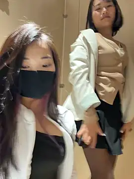 Snapshot of AiBanana chatting on 12-18-25, 01:06 AiBanana online show from 12-18-25, 01:06