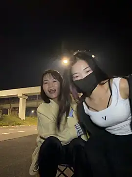 Snapshot of AiBanana chatting on 12-19-25, 11:50 AiBanana online show from 12-19-25, 11:50