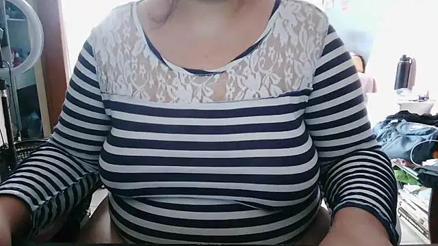 Snapshot of nicolebiancardi5 chatting on 04-02-26, 01:53 nicolebiancardi5 online show from 04-02-26, 01:53