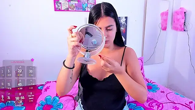 Snapshot of mialeia01 chatting on 10-23-25, 12:04 mialeia01 online show from 10-23-25, 12:04