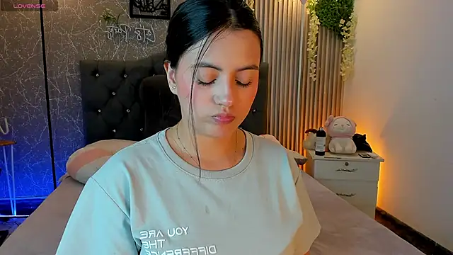 Snapshot of mialeia01 chatting on 02-05-26, 07:40 mialeia01 online show from 02-05-26, 07:40