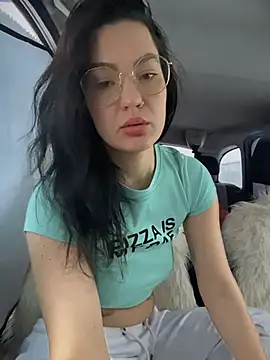 Snapshot of MeekyRich chatting on 12-15-25, 03:22 MeekyRich online show from 12-15-25, 03:22