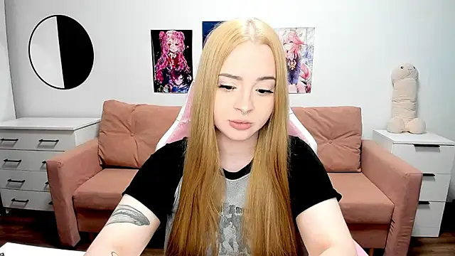 Snapshot of mistress_lain chatting on 02-21-26, 10:00 mistress lain online show from 02-21-26, 10:00