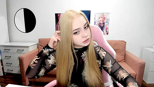 Snapshot of mistress_lain chatting on 03-12-26, 11:55 mistress lain online show from 03-12-26, 11:55