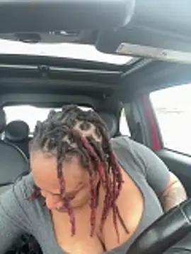 Snapshot of RoyalQueen2u chatting on 03-06-26, 05:42 RoyalQueen2u online show from 03-06-26, 05:42