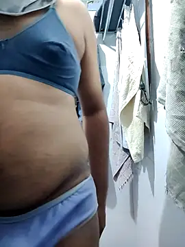 Snapshot of Brown69_guy chatting on 11-17-25, 06:19 Brown69 guy online show from 11-17-25, 06:19